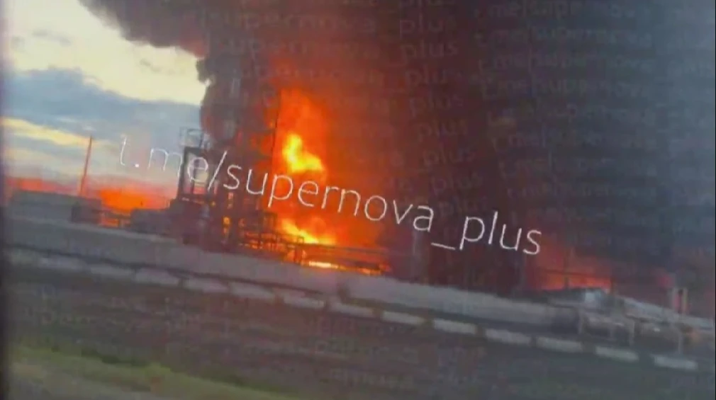 Скриншот відео з місця атаки безпілотників на об'єкт ПЕК у Новоспаському районі Ульяновської області