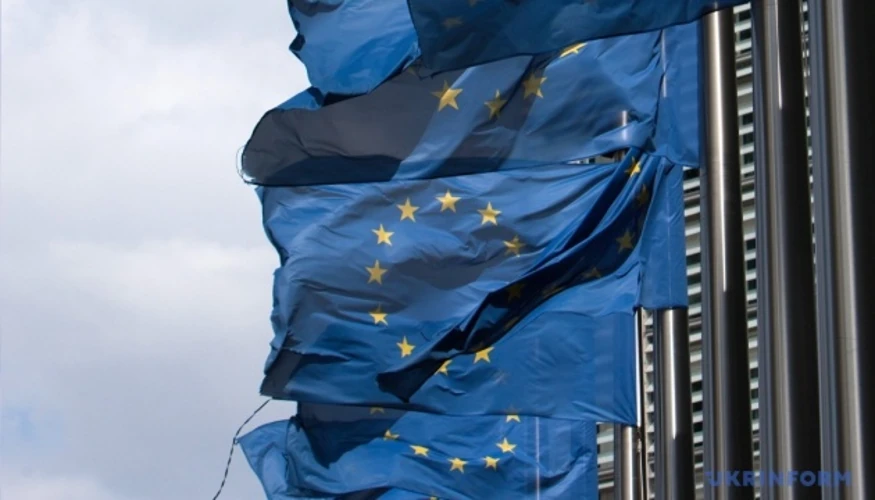 Логотип ЄС та будівля Міжнародного кримінального суду в Гаазі