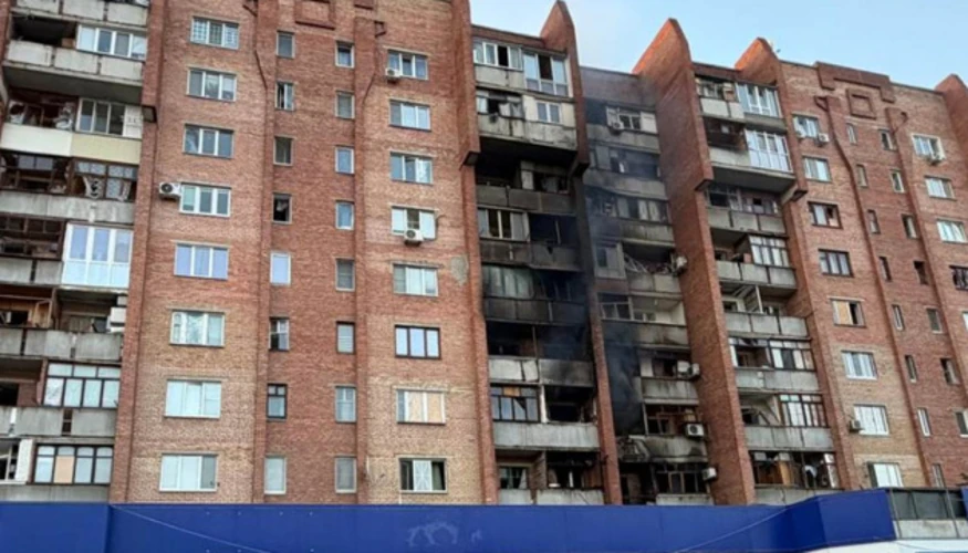 Наслідки влучань у житловій забудові Краматорська після вечірнього удару 13 серпня