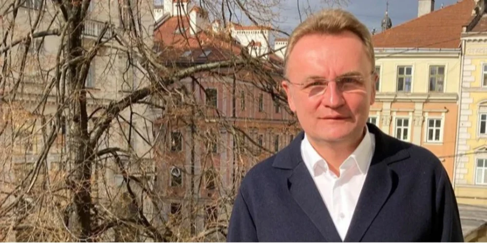 Плати з мікросхемами, антеною та SIM-картою, знайдені під час розбирання службового авто
