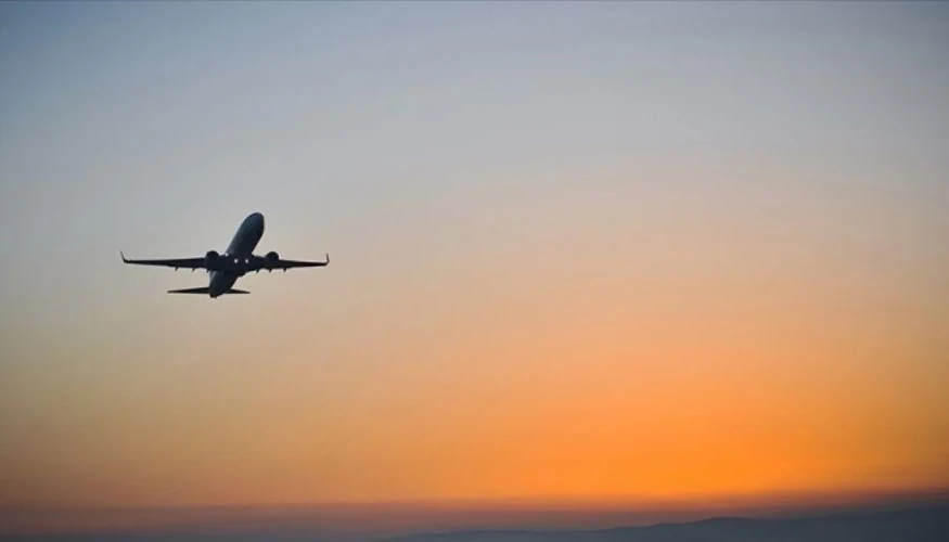 Літак Boeing 737 авіакомпанії Flydubai на землі після екстреної посадки в аеропорту Саудівської Аравії