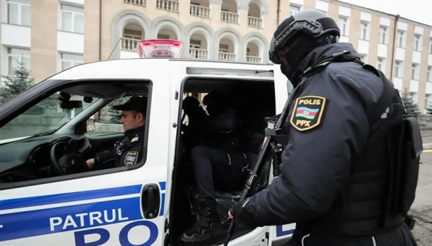 Співробітники поліції біля школи в Баку, ілюстративне фото МВС Азербайджану.